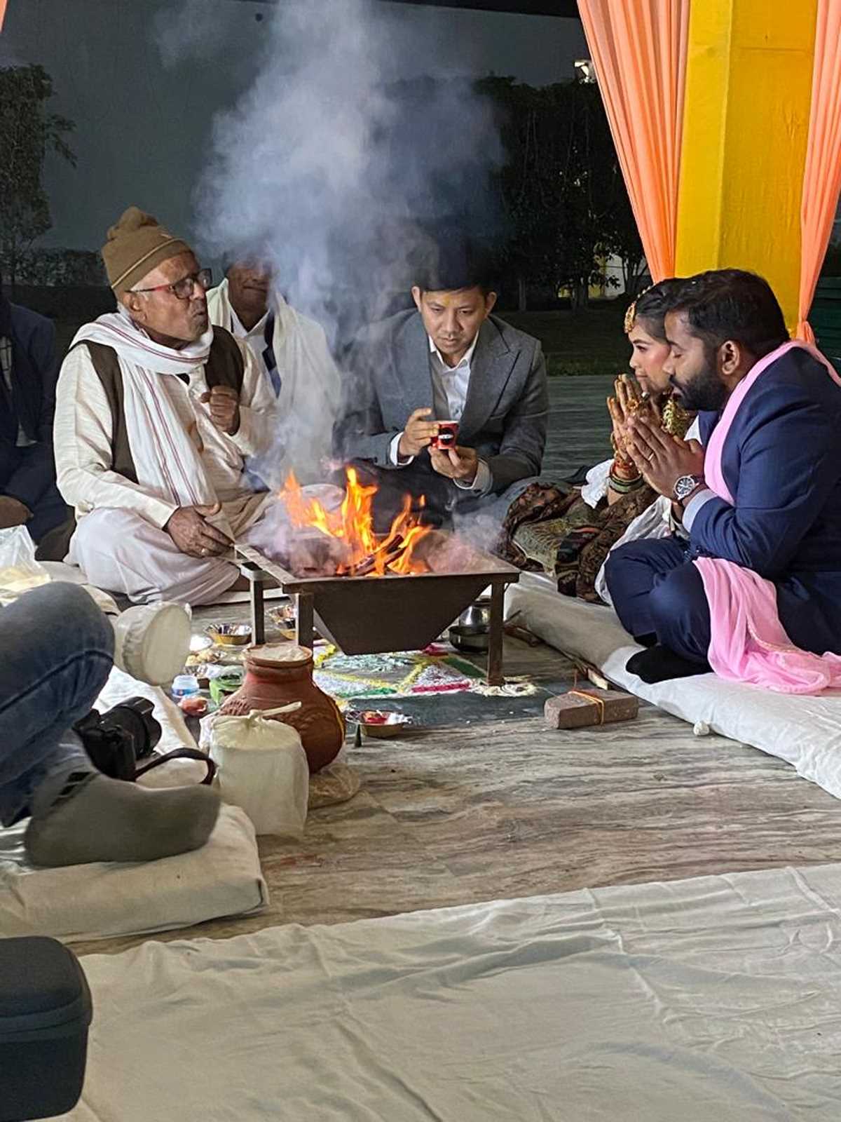 विदेशी युवती ने भारत आकर भारतीय संस्कृति के अनुसार कराया विवाह संस्कार